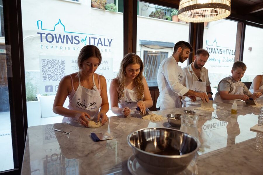Palermo: Pizza and Gelato Cooking Class with Dinner and Wine - What happens during the three hours