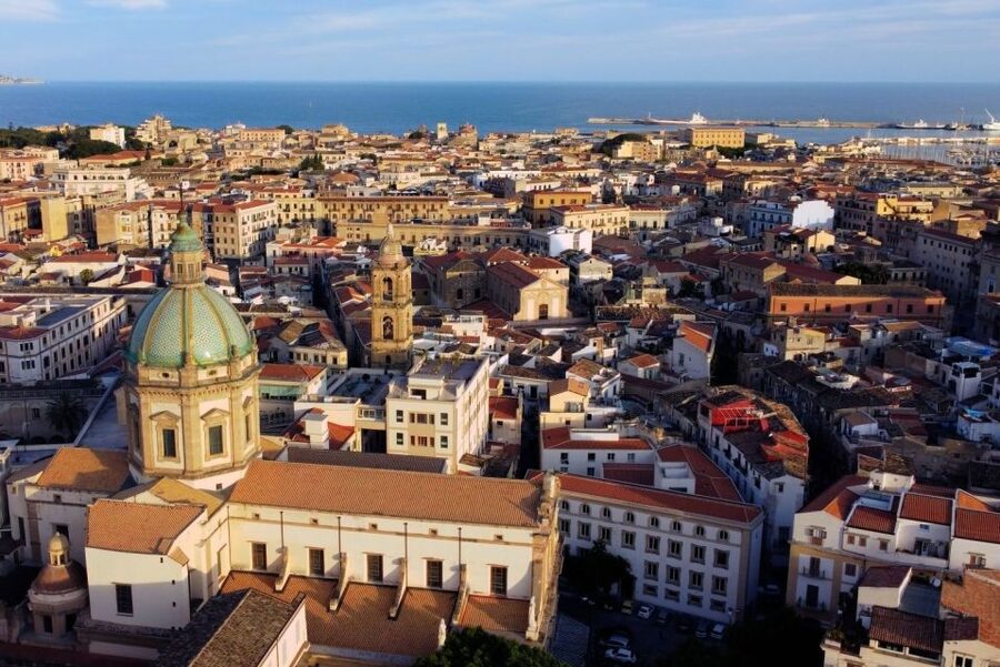 Palermo: Walking Tour of Historic Markets and Monuments - Teatro Massimo and its ghostly stories