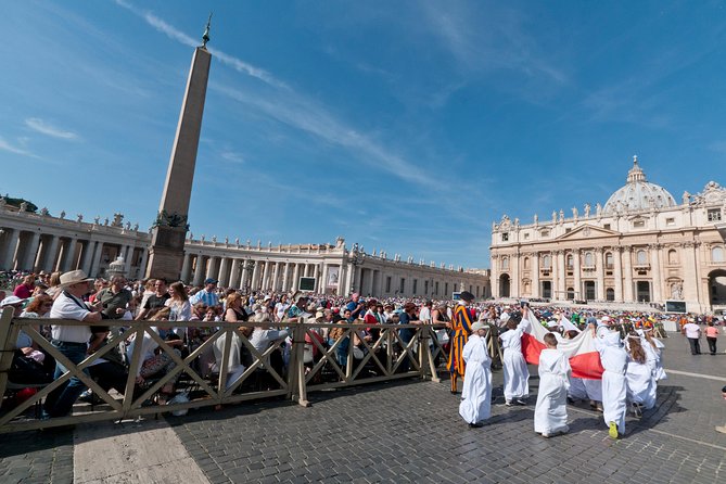 Papal Audience with Pope Leo XIV and Expert Local Guide - How the audience compares with going alone