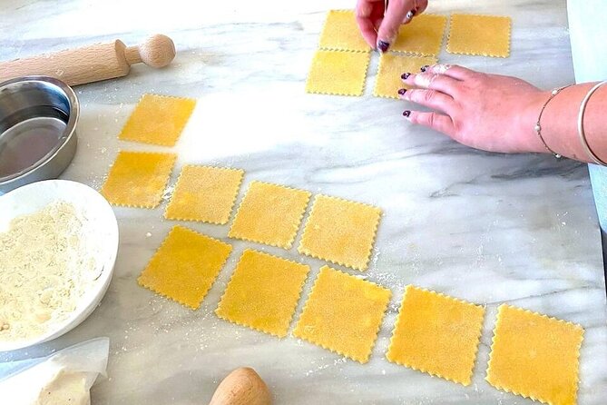 Pastamania - Florence Pasta Making Class - The social side, from solo visits to family outings