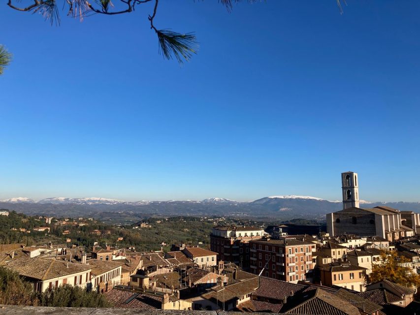 Perugia: Old Town Walking Tour, Piazza IV Novembre - Meeting at the cathedral cloister
