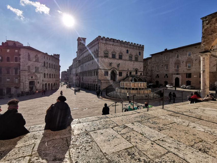 Perugia: Old Town Walking Tour, Piazza IV Novembre - Views across Umbria toward Assisi