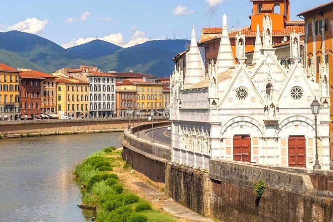 Pisa all inclusive: Baptistery, Cathedral and Leaning Tower guided tour - How the guides shape the experience