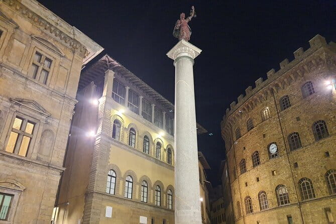 Pitti Palace, Palatina Gallery and the Medici: Arts and Power in Florence. - Inside the Palatine Gallery: art arranged for effect