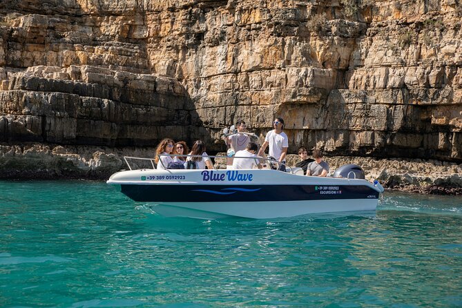 Polignano a Mare: Boat Tour of the Caves - Small Group - Entering the sea caves along Polignano’s cliffs