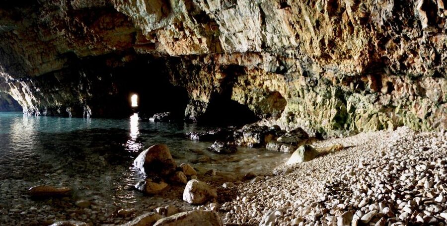 Polignano a Mare: Boat Trip, Swim & Cave with Aperitif - The swim stop and snorkeling break