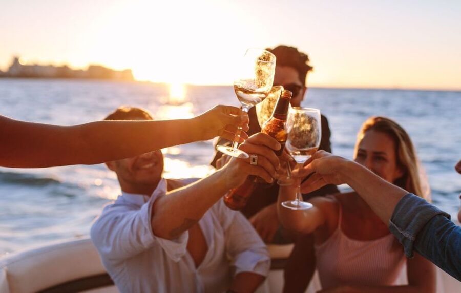 Polignano a Mare: Catamaran Tour with Aperitif & Local Food - Lama Monachile and the Bourbon bridge