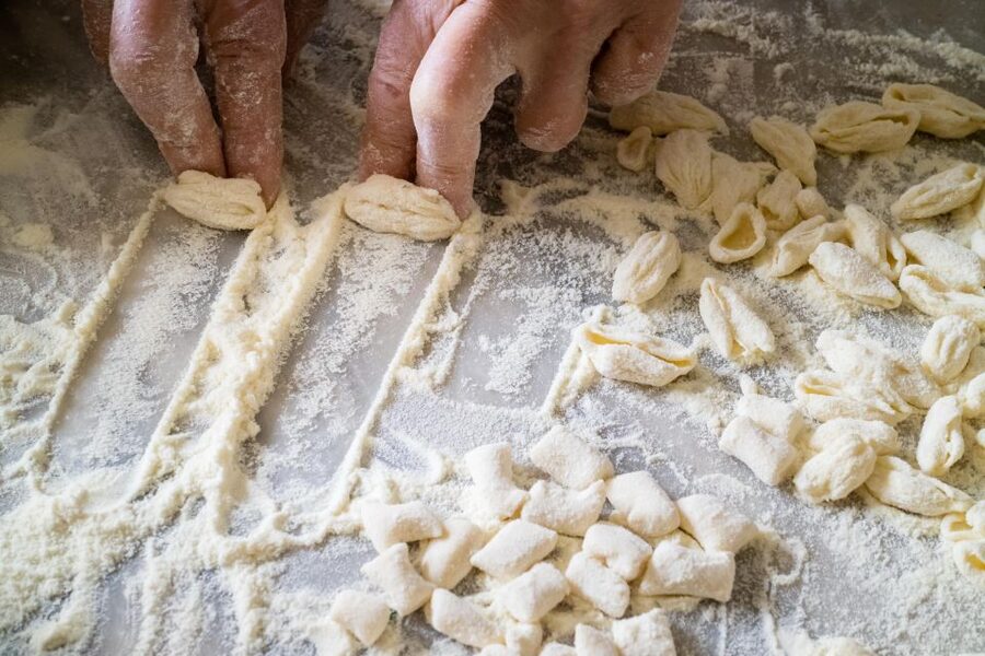 Polignano a Mare: Pasta Making Cooking Class with Drink - The strongest part: direct help from the chef
