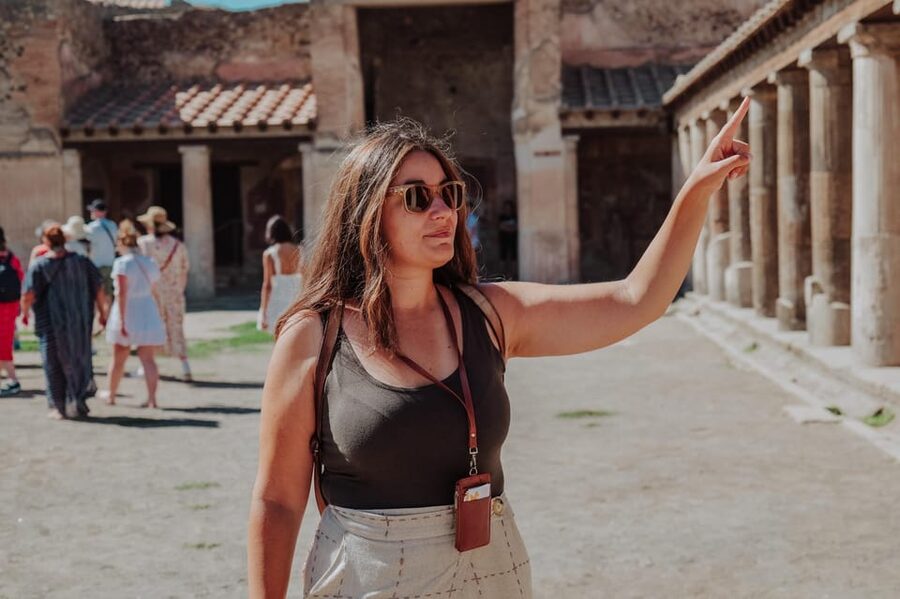 Pompeii 3hours Villa of Mysteries tour with an Archaeologist - Theatres, the Basilica, and public Pompeii