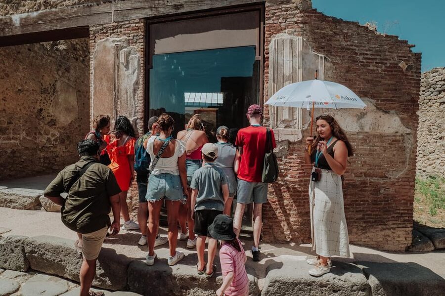 Pompeii 3hours Villa of Mysteries tour with an Archaeologist - The Lupanare and Forum Baths