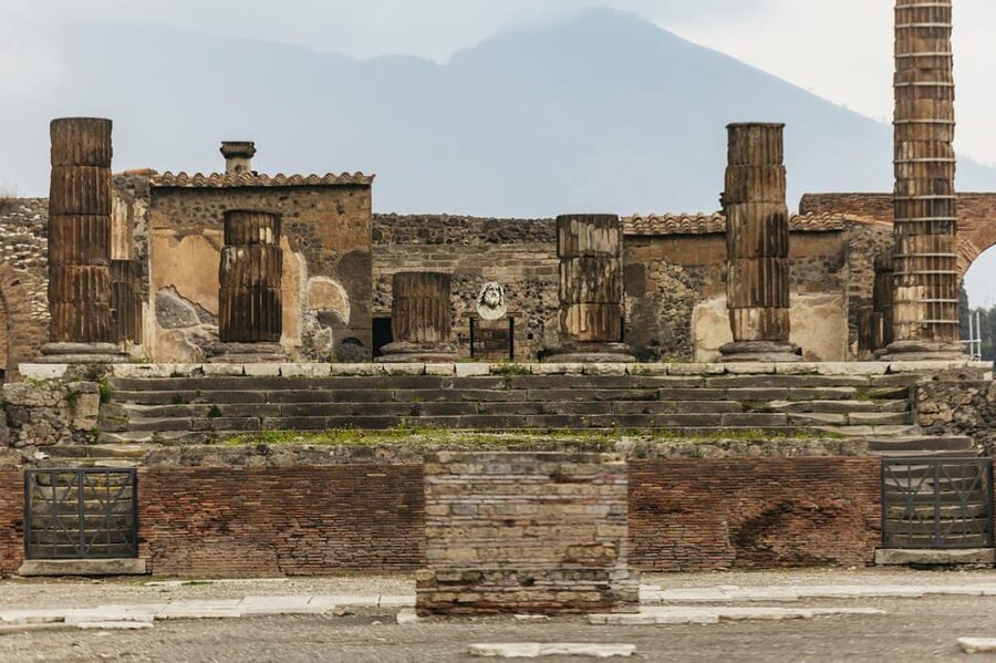 Pompeii: Afternoon to Sunset Guided Tour with Ticket - What the guide adds to the experience