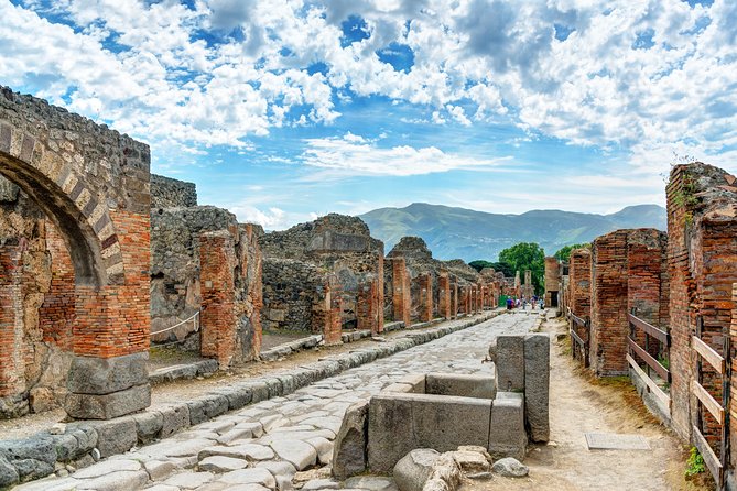 Pompeii and Capri Island Day Trip from Naples - Pompeii: two hours among streets frozen by Vesuvius