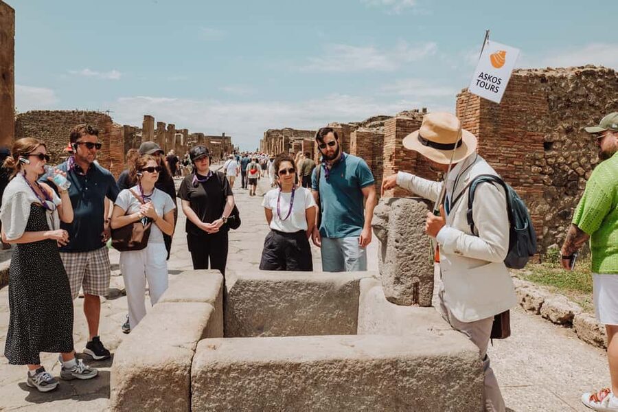 Pompeii and Mount Vesuvius excursion from Naples - Transport, timing, and group management