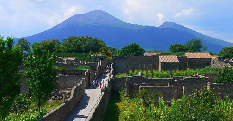 Pompeii and Vesuvius Full-Day Tour from Amalfi Coast - Pompeii brings ancient life into focus