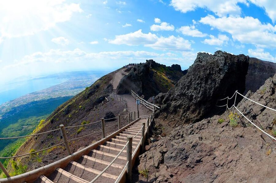 Pompeii: Day Tour of Pompeii and Vesuvius with Bus Transfer - The two-hour guided walk through Pompeii