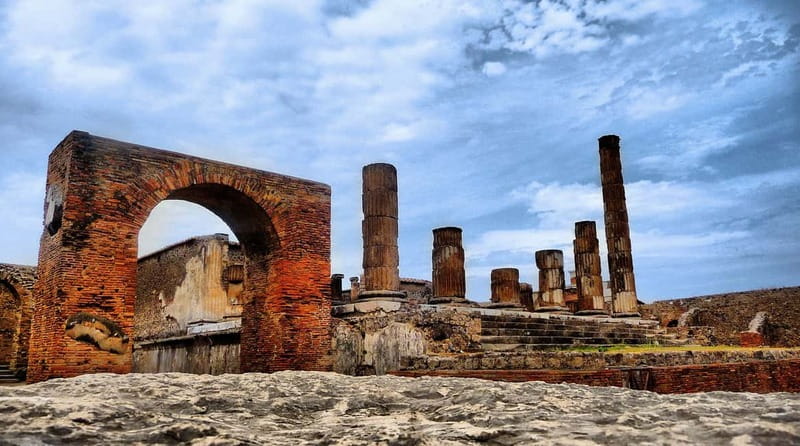 Pompeii: Group Tour with an Archeologist Guide - Entering through Porta Marina