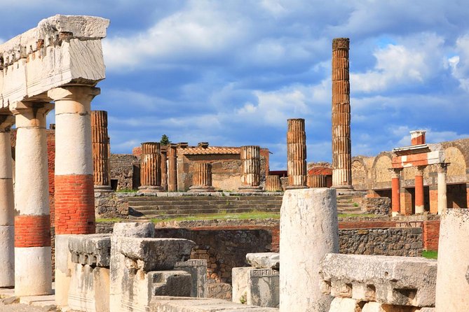 Pompeii Guided Group Tour with Entry Ticket and Archaeologist - House of the Vettii and Pompeii’s Private World