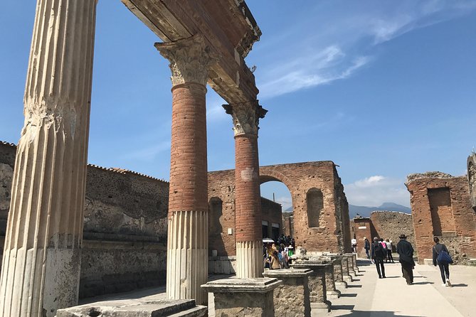Pompeii Guided Group Tour with Entry Ticket and Archaeologist - Via dell’Abbondanza and Pompeii’s Working Streets