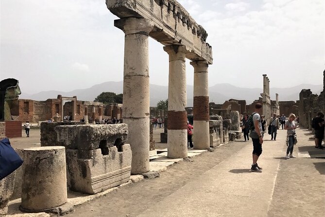 Pompeii: Guided Small Group Tour Max 6 People with Private Option - Pompeii’s houses and the details of home life