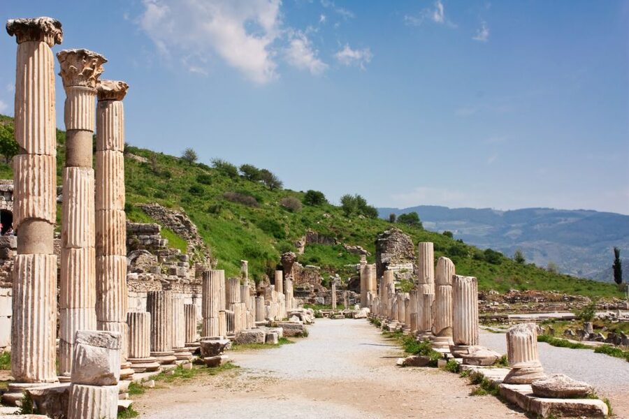 Pompeii: Guided Tour with Skip-the-Line Entry - Group size, private tours, and family fit