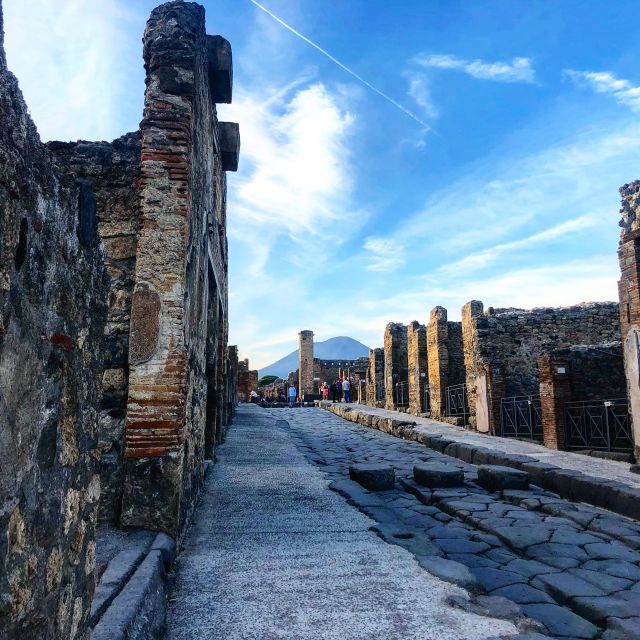 Pompeii: Guided Tour with Skip-the-Line Entry - The Antiquarium and the hard evidence of disaster