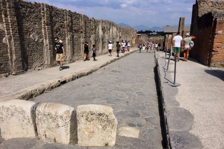 Pompeii: Guided Walking Tour with Entrance Ticket - Why Pompeii works best with a guide