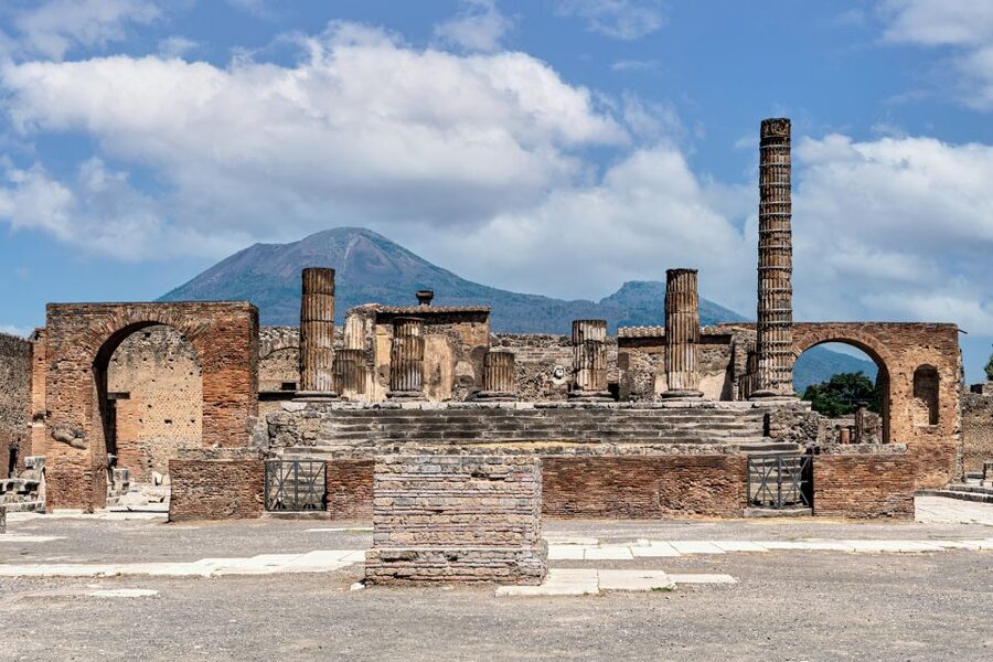 Pompeii: Guided Walking Tour with Entrance Ticket - Streets, shops, wine signs, and homes