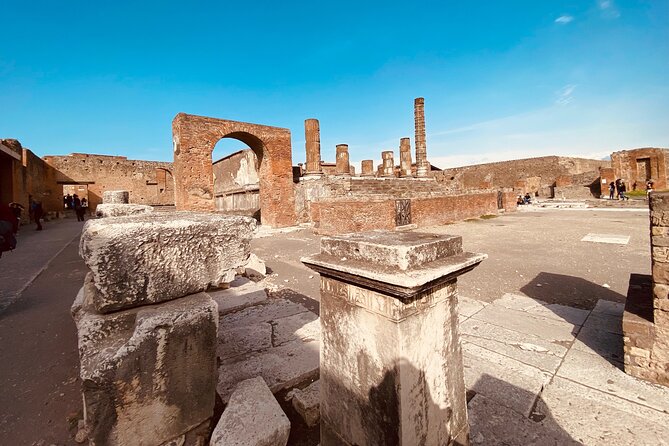 Pompeii Private Tour with an Archaeologist and Skip The Line - 3 hours - Granai del Foro and the Stabian Baths