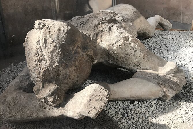 Pompeii Private Tour with an Archaeologist and Skip The Line - 3 hours - Macellum and the Edificio di Eumachia