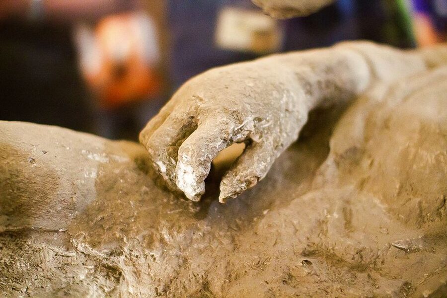 Pompeii: Skip-the-Line Guided Tour with Expert Archaeologist - Baths, villas, and the private side of town