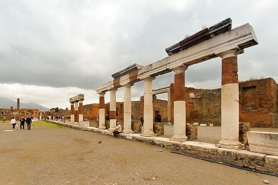 Pompeii: Skip-the-Line Guided Tour with Expert Archaeologist - The casts and Pompeii’s hardest moment