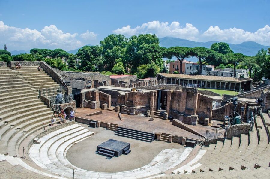 Pompeii: Skip-the-line-Ticket and Guided Tour - Following Pompeii’s main streets to the forum