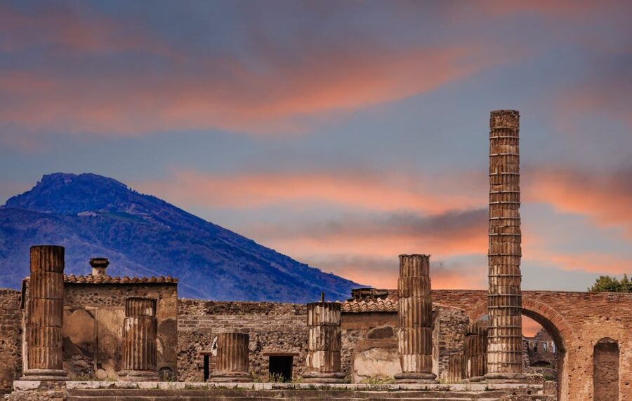 Pompeii: Skip-the-line-Ticket and Guided Tour - Baths, temples, and the routine of Roman life