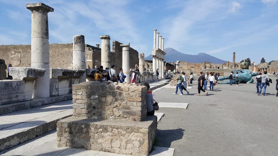 Pompeii: Skip-the-Line Tickets and Tour with Archaeologist - Villas, dining rooms, and Roman home life
