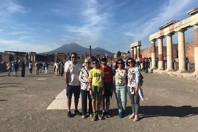 Pompeii Skip-the-line Tour with Archaeologist Guide - Shops, bars, and the practical Roman city