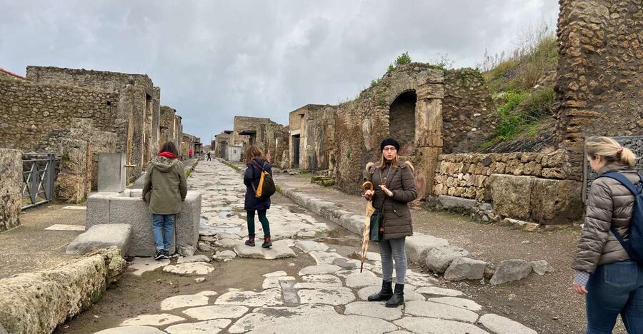 Pompeii: Small-Group Guided Tour with Skip-the-Line Ticket - Why this Pompeii tour works well