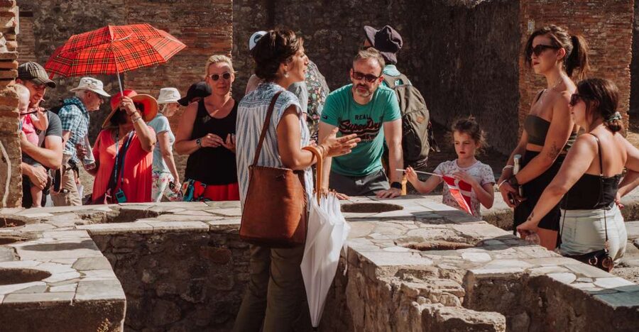 Pompeii: Small-Group Tour of Pompeii and Herculaneum - What the guides add