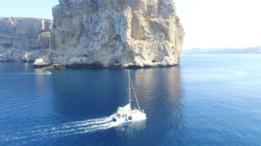 Porto Conte: Half-day catamaran tour with aperitif - A comfortable boat with room to move