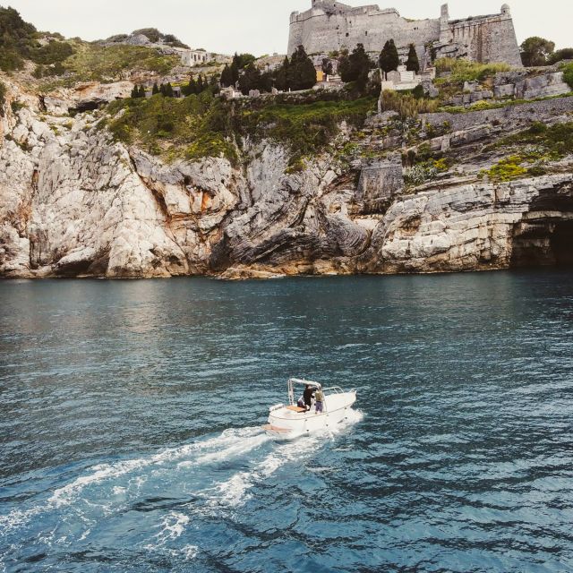 Portovenere: Isola Palmaria, Tino, and Tinetto Boat Tour - What the guides add to the experience