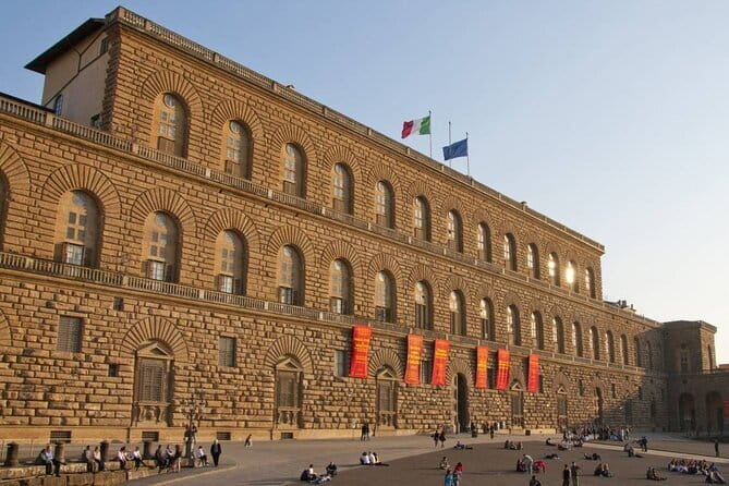 Premium Small-Group Uffizi Tour - Small group promise versus crowded museum reality