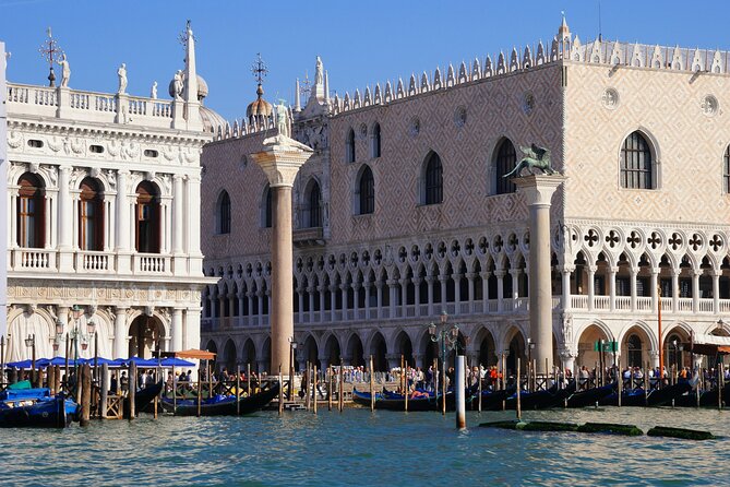 Private 3 hrs Venice Tour: St Mark's, Walking tour & Boat tour - St. Mark’s Square gives you the essential Venetian opening