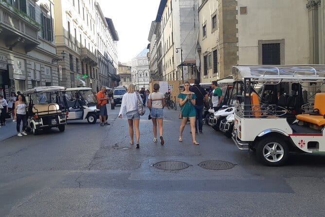 Private Florence Tour by Golf Cart ETukTuk with Audio Guide - Oltrarno, Santo Spirito, and the river crossings