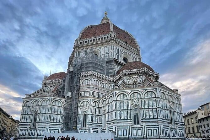 Private Florence Tour by Golf Cart ETukTuk with Audio Guide - Santa Croce and the Medici heart of town
