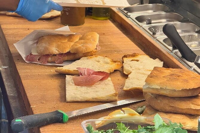 Private Highlights of Florence Bike Tour - San Lorenzo, the Medici, and the food market
