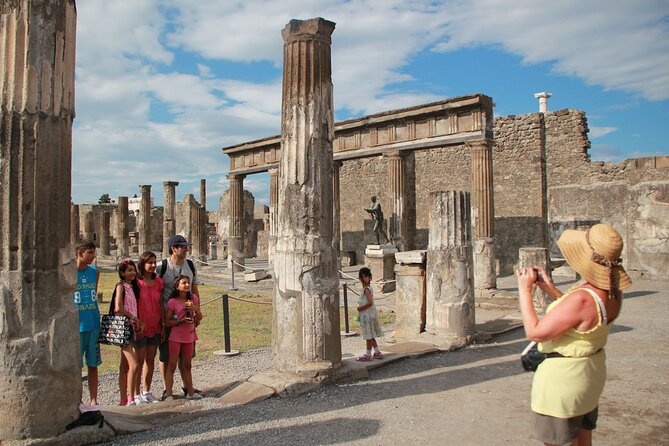 Private Pompeii, Positano & Amalfi coast Tour from Rome - Amalfi Coast viewpoints and the lunch question
