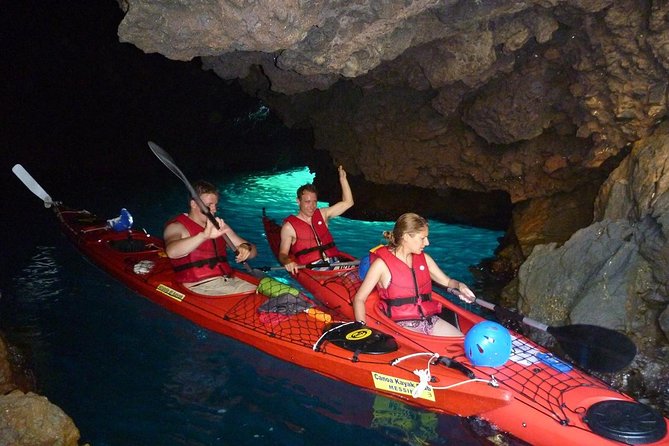 Private Tour explore Vulcano Island by Kayak & Coasteering - Passing the bubbling fumaroles