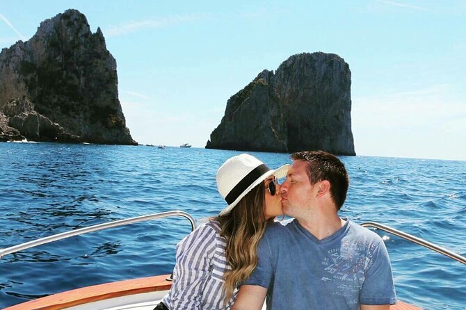 Private tour in a typical Capri boat - What the private format really changes
