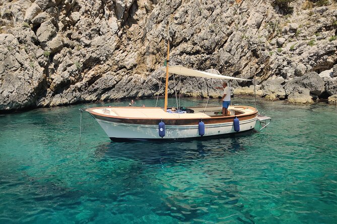 Private tour in a typical Capri boat - Marina Piccola and time in the water