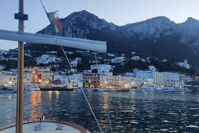Private tour in a typical Capri boat - Fortini Coastal Walk and the Blue Grotto