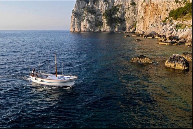 Private tour in a typical Capri boat - Marina Grande and the return to port